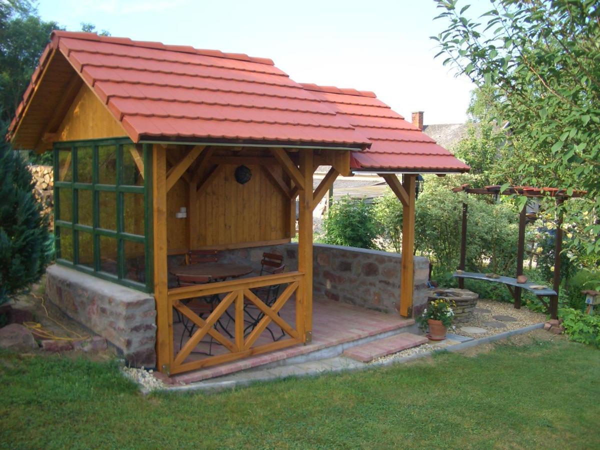 Bundi Vendeghaz Otel Kehidakustány Dış mekan fotoğraf