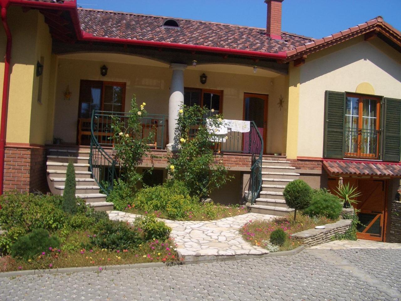 Bundi Vendeghaz Otel Kehidakustány Dış mekan fotoğraf